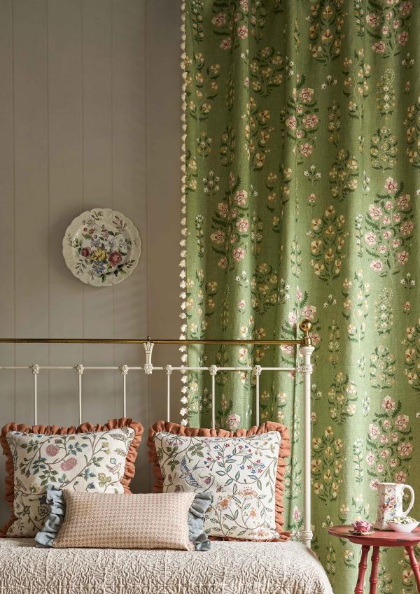 LARA Meadow, WINDRUSH Classic, DIAMOND DOT Rose
